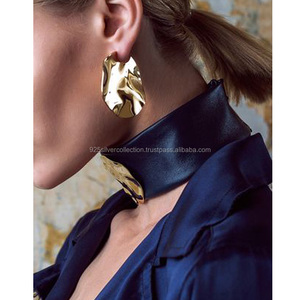 El último diseño de oro de alta calidad Chapado en latón martillado las mujeres, pendientes, - Product Image 1
