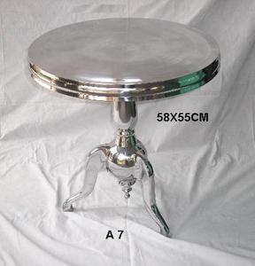 Table en aluminium moulé avec finition miroir et plateau en verre motif en terre cuite Décoration d'intérieur - Product Image 5