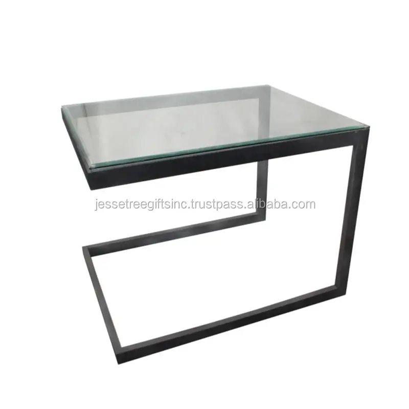 طاولة C حديثة بلكنة معدنية مع تشطيب طلاء مسحوق أسود مربع الشكل مع سطح زجاجي شفاف لغرفة المعيشة