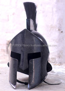 Casque Spartan couleur noire et fourrure indienne - Product Image 2