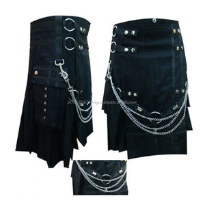 Falda escocesa de moda negra con cadenas cromadas. - Product Image 1