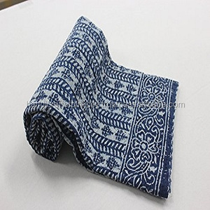 ผ้าห่มควิลท์แคนธาแบบกลับด้านได้สไตล์วินเทจ ผ้าฝ้าย 100% ชุดผ้าห่มแบบใช้แล้วทิ้ง ผ้าห่มอินเดียเรียบง่าย ใช้ได้ทุกฤดู ผ้าคลุมเตียงสำหรับห้องนั่งเล่น - Product Image 1