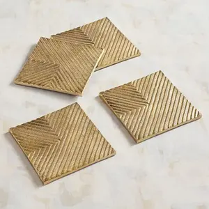 Conjunto de 4 porta-copos de metal com formato quadrado e desenho listrado, porta-copos moderna de metal fundido dourado S/4,