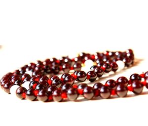 ลูกประคำ 108 เม็ด หินโกเมน หินมูนสโตนสีขาว ขนาด 8 มม. สไตล์ทิเบต สำหรับทุกเพศ เครื่องประดับโยคะ หินคริสตัลบำบัด - Product Image 2