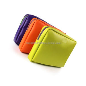 Trousse de maquillage, pochette de sac à cosmétiques ou organisateur de porte-brosse avec fermeture à glissière en cuir véritable - Product Image 1