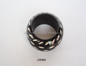 Anillo de Servilleta Moderno de Resina con Patrones Tallados, Disponible en Otros Colores, Porta Servilletas para Mesa - Product Image 3