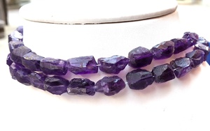 Pierres précieuses améthyste bleue naturelle 36 pièces Foret supérieur Magnifiques pierres précieuses inégales en vrac pour la fabrication de bijoux en pierre de naissance de février - Product Image 2