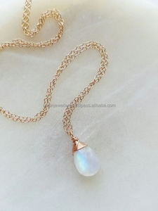 Collar de oro de arcoíris, piedra lunar, hecho a mano - Product Image 3
