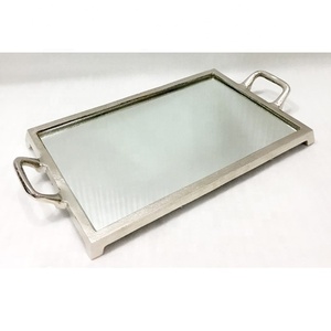 Plateau de service décoratif en fer de forme moderne et élégante pour la décoration de table à manger de mariage avec logo personnalisé - Product Image 3