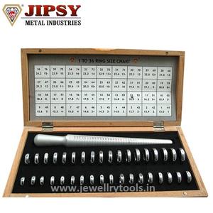 Medidor de Anillos de Joyería Universal Estándar Estadounidense y Europeo 1-36, 41-76 y Mandril para Anillos en Caja de Madera de Calidad Superior - Product Image 3