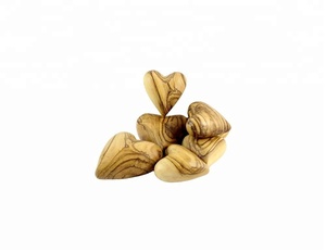 Décoration en bois d'olivier sculpté à la main, imitation antique, en forme de cœur, pour la fête des pères - Product Image 1