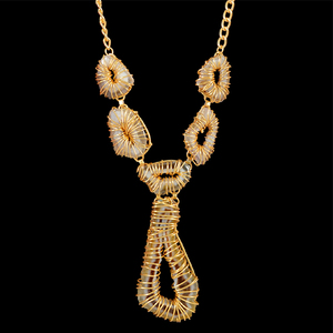 Colliers en fil d'agate naturelle de la meilleure qualité Chaîne à maillons plaqués or Pendentifs en vente - Product Image 1