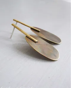 Nuevos y elegantes pendientes de diseño increíble africanos chapados en oro con pasador de precio al por mayor - Product Image 1