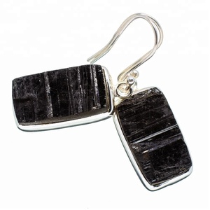 Últimos pendientes de piedra en bruto de turmalina negra de Plata de Ley 925, joyería hecha a mano para proveedor mayorista - Product Image 1