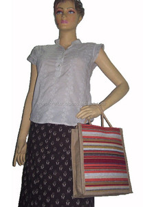 Bolso de playa de yute tejido a mano con diseño geométrico, bolso de compras de lona a rayas de tamaño mediano con asa de cuerda para compras. - Product Image 3