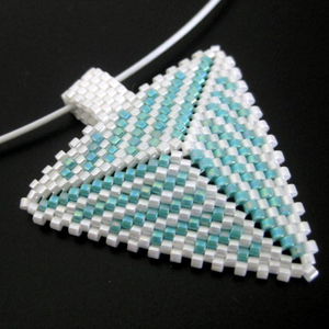 Collier bohème nautique fait main en perles de rocaille avec pendentif triangle, en soie, pour femmes et enfants, bijoux d'anniversaire - Product Image 1