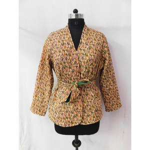 Chaqueta tipo kimono corta reversible de diseñador, chaqueta acolchada hecha de algodón vintage antiguo, tela de algodón liso Sari para invierno - Product Image 1