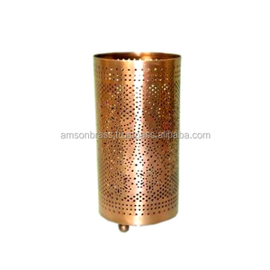 Portavelas de metal candelita candelabros decorativos de metal dorado forma cuadrada perforada portavelas votivo con Base - Product Image 6