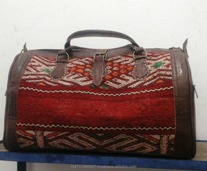 Sac de voyage de nuit en cuir véritable et kilim fait à la main Fabriqué au Maroc - Product Image 1