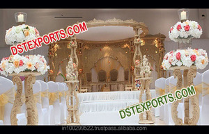 Nouveau design de mandap de mariage en bois, piliers de mandap en bois motif paon, mandaps de mariage gujaratis élégants en bois, Suisse - Product Image 2