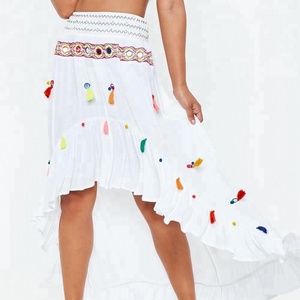 ผู้หญิงสบายๆเย็บปักถักร้อย Ornate กระโปรงสีขาวสําหรับสาวหลายพู่กระจกทํางานในกระโปรงผ้าฝ้าย - Product Image 1