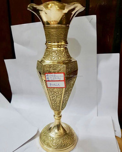 Nouveau design en laiton Vase à fleurs en laiton fabriqué à la main nouveau vase à fleurs au design unique pour la décoration de la maison Vase fait main de haute qualité - Product Image 1