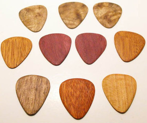 Púas de Guitarra de Madera Royal Artisans - Product Image 2