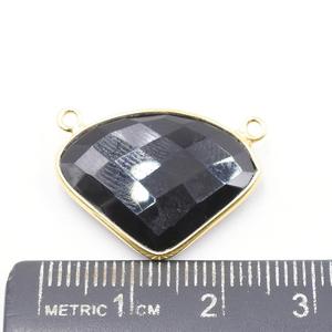 Pendentif en argent sterling 925 plaqué or, forme triangulaire en onyx noir, fabrication artisanale de bijoux - Product Image 2