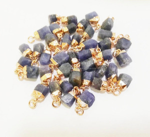 Colgante de Piedra Preciosa de Amatista Natural en Bruto con Tapa Electrochapada en Oro Rosa, Colgante de Piedra Semipreciosa - Product Image 2