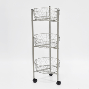 Carro pequeño de almacenamiento de 3 niveles con diseño de malla metálica para cocina cromada - Product Image 1