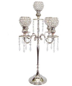 Candélabres en métal en aluminium fait à la main en cristal argenté à cinq lumières décor de mariage élégant avec lanternes et ornements OMKAAR - Product Image 1