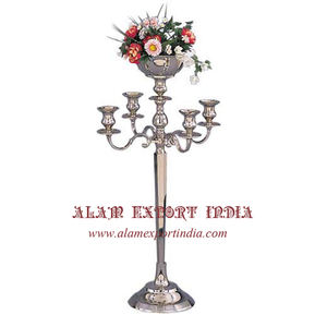 Portavelas de aluminio de 5 brazos con acabado plateado personalizado, decoración elegante para mesa de boda, decoración hecha a mano para el hogar al mejor precio - Product Image 1