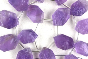 Fabrication de bijoux faits à la main de haute qualité pierres précieuses en vrac forme hexagonale améthyste bleue brute naturelle en gros - Product Image 3