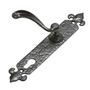 Manijas de puerta de palanca de hierro fundido negro antiguo de OMG Industries para puerta interna - Product Image 1