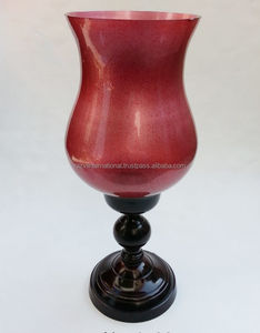 Bougeoir en verre de couleur rouge fait main avec base en métal en aluminium pour la décoration intérieure ou les célébrations de Pâques - Product Image 1