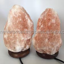 Lámpara de Sal del Himalaya, Hecha a Mano, con Técnica de Tallado, Material Orgánico, Forma Geométrica, Feng Shui, de Sian Enterprises - Product Image 5