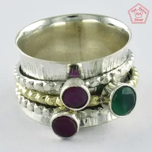 Anillo giratorio hecho a mano con dos rubíes y una esmeralda, ajuste invisible para boda o fiesta, venta al por mayor disponible - Product Image 1