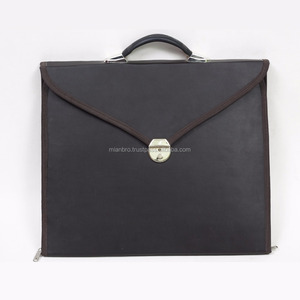 Étui de tablier en satin noir, avec poches à l'intérieur de forme ovale - Product Image 3