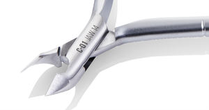 NGHIA Pince à cuticules professionnelle grise en acier inoxydable C-01 Brilliant Export Manucure & Pédicure Set Pad in Box - Product Image 2