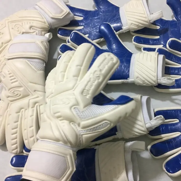 Sarung Tangan Sepak Bola Lateks Profesional Kustom Tahan Lama Antiselip Bersirkulasi 4Mm Sarung Tangan Sepak Bola Aqua Contact Latex
