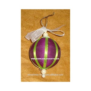 Adornos Navideños y Artículos de Regalo Hechos con Bordado a Mano - Product Image 1