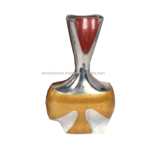 Florero De Metal Para Mesa Estilo Antiguo - Product Image 1