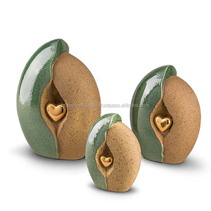 Urna Funeraria Americana de Tamaño Completo para Adultos, Modelo FU-74, Suministros Funerarios Brassworld India - Product Image 1