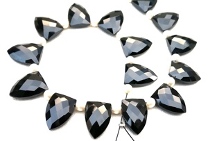 Pierre précieuse spinelle noire naturelle fabricant de gros indien perles à facettes de haute qualité en forme de demi-marquise - Product Image 3