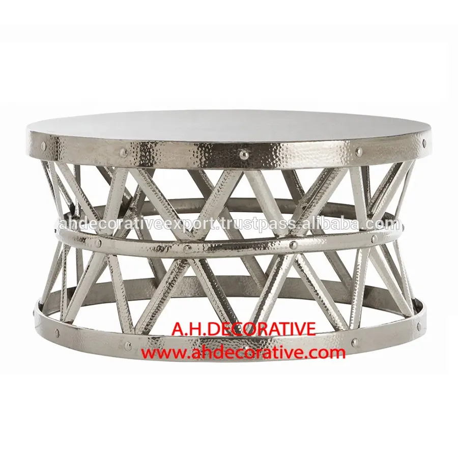 Tavolino decorativo fatto a mano con finitura argento lucido in alluminio di lusso con Base del supporto laterale del tavolo di design elegante