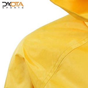 Chaqueta de lluvia impermeable para hombre, impermeable ligero y empacable, chaqueta de lluvia cortavientos con capucha - Product Image 5