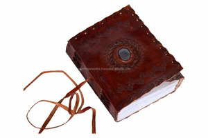 Cuaderno A5 de cuero genuino con diseño en relieve hecho a mano personalizado con tachuelas de piedra, cuaderno marrón con correa en blanco, diario envolvente - Product Image 4