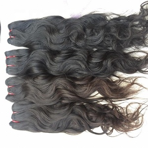 Vente en gros de cheveux humains vierges indiens 100% Remy non traités, donneur unique, style ondulé, cheveux vierges indiens bruts, fournisseur de perruques en Inde - Product Image 4