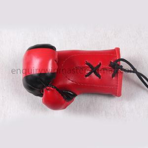 Porte-clés gants de boxe personnalisés, couleurs rouge et noir, logo personnalisé - Product Image 2
