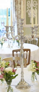 Candelabros de pie de aluminio niquelado hechos a mano para elevar velas cónicas de 5 brazos - Product Image 3